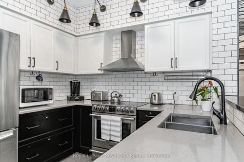 102-308 Watson Pky N, Guelph, ON, N1E0G7 | Card Image