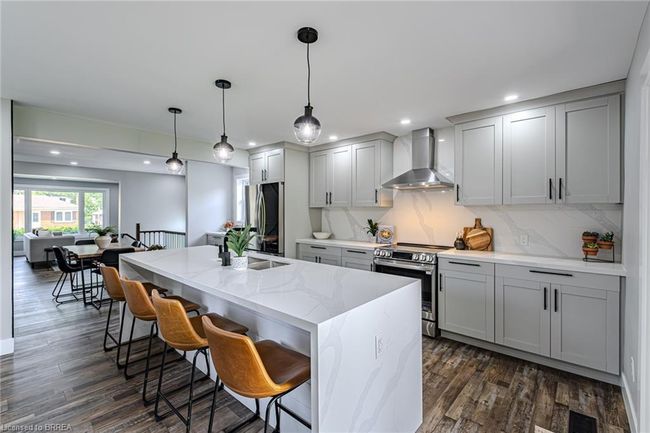 112 Wood St, House other with 5 bedrooms, 2 bathrooms and 4 parking in Brantford ON | Image 14