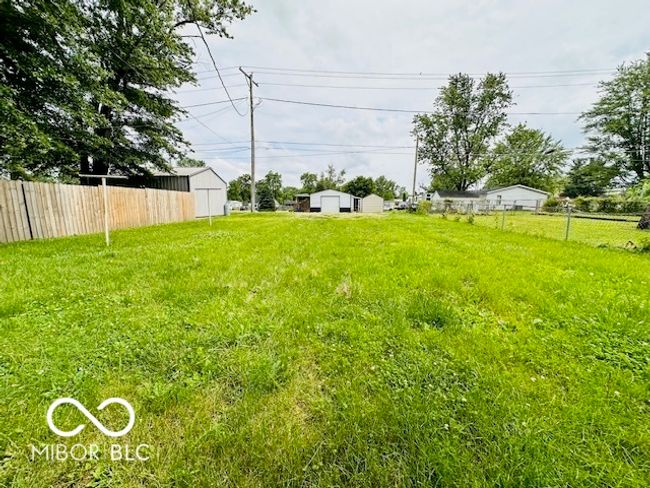 view of yard with an outbuilding | Image 9