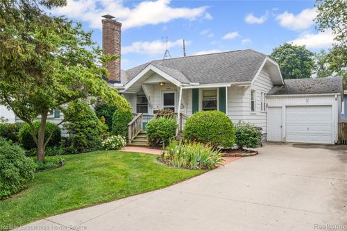 2969 Woodland Dr, Fort Gratiot, MI, 48059-2861 | Card Image