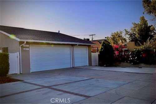 4813 Topanga Canyon Blvd, Woodland Hills, CA, 91364-4225 | Card Image