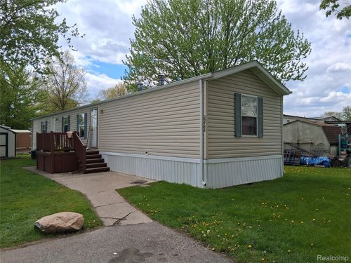 29780 Flushing Ct, Chesterfield, MI, 48051-2248 | Card Image