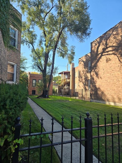 7204 S Rhodes Ave, Chicago, IL, 60619-1704 | Card Image