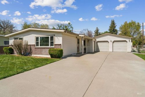 1045 E 14th N, Mountain Home, ID, 83647-1967 | Card Image