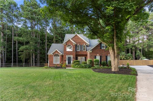 6195 Hunter Ln, Matthews, NC, 28104-9522 | Card Image