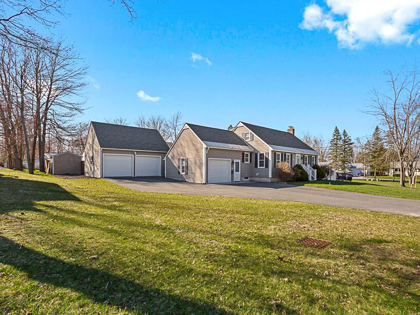 Harry St, Winslow, ME 04901