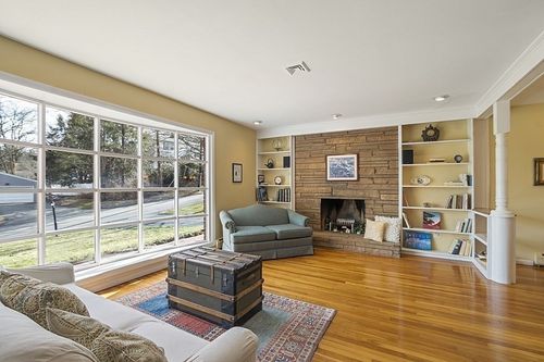 71 Bemis Rd, Holyoke, MA, 01040-1265 | Card Image