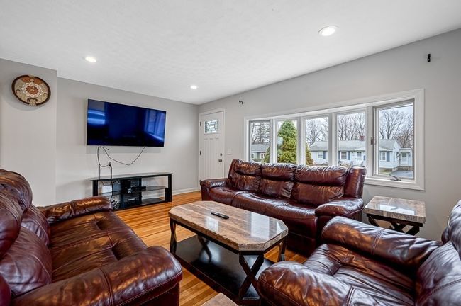 16 Tarrytown Ln, House other with 3 bedrooms, 2 bathrooms and 3 parking in Worcester MA | Image 8