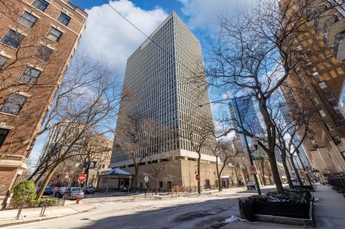 apt-2004-1 Scott St, CHICAGO, IL, 60610-5256 | Card Image