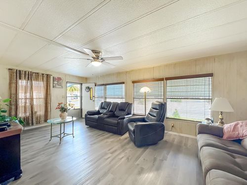 7400 Cascade Dr, Hudson, FL, 34667-2261 | Card Image