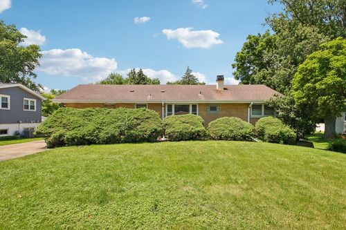 418 Highland Rd, Willowbrook, IL, 60527-7018 | Card Image
