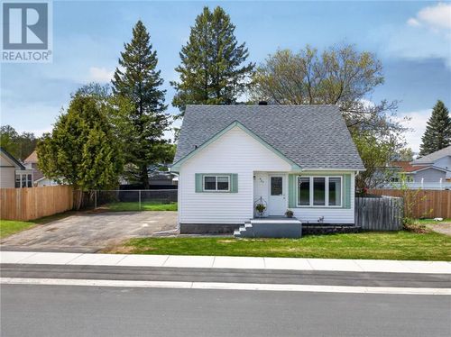 527 Mead Blvd, Espanola, ON, P5E1L9 | Card Image
