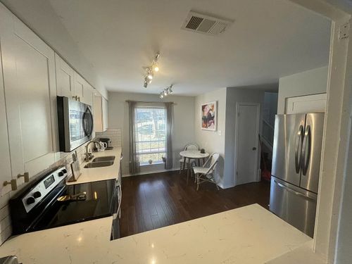 2007 Sandberg Dr, Austin, TX, 78752-2145 | Card Image