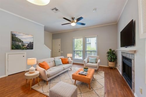apt-219-802 S 1st St, Austin, TX, 78704-1675 | Card Image