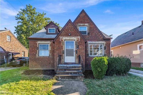 951 E 237th St, Euclid, OH, 44123-2565 | Card Image