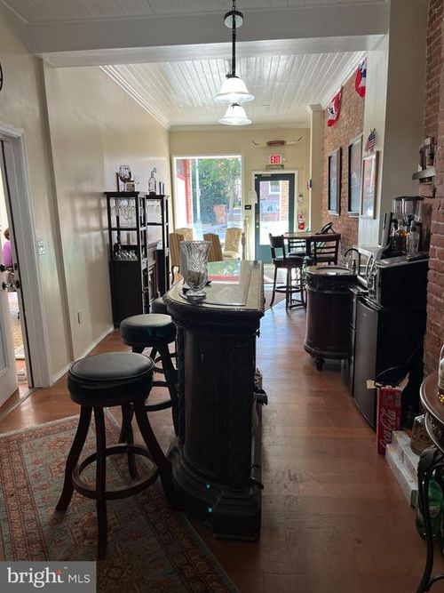 325 E Market St, YORK, PA, 17403-5614 | Card Image