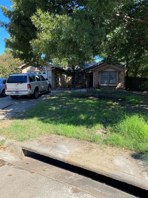 1433 Spring Willow Dr, Arlington, TX, 76018-1862 | Card Image