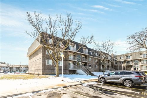 208-831 Mcintosh Ct, Prospect Heights, IL, 60070-2230 | Card Image