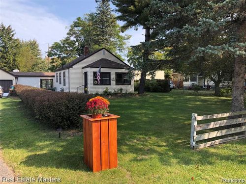 4480 Pine Grove Ave, Fort Gratiot, MI, 48059-3733 | Card Image