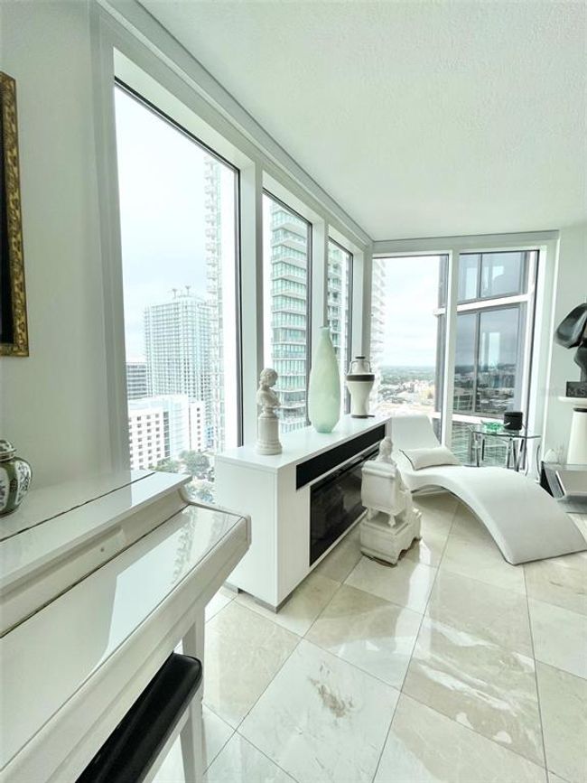 UNIT-2312 - 1 Beach Dr Se, Condo with 2 bedrooms, 2 bathrooms and null parking in ST PETERSBURG FL | Image 8