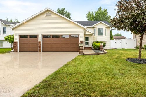 4334 45th Ave S, Fargo, ND, 58104-3923 | Card Image