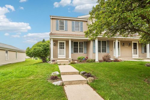 a-2070 Cliff-Alex Court S, Waukesha, WI, 53189 | Card Image
