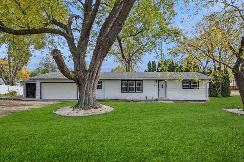 2004 Central St, Mchenry, IL, 60050-3706 | Card Image