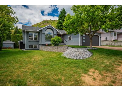 900 7th St, House other with 4 bedrooms, 3 bathrooms and 4 parking in Montrose BC | Image 3