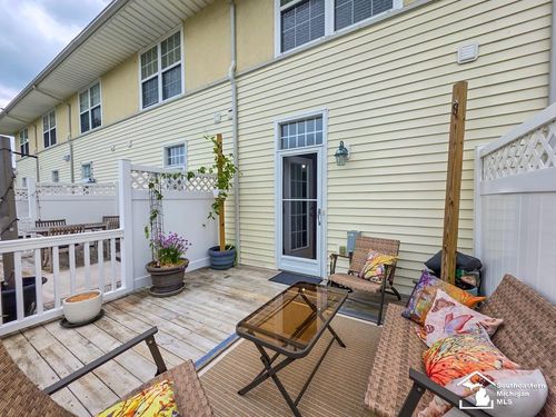 808 Catalina Cv, Luna Pier, MI, 48157-9407 | Card Image