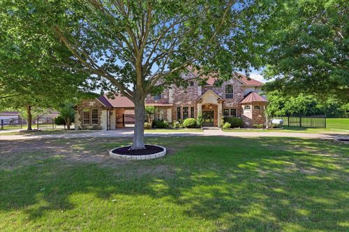 2056 Willow Bend Dr, Oak Leaf, TX, 75154-3856 | Card Image
