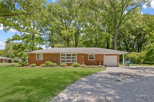 9 Roger Dr, Lebanon, IL, 62254-1245 | Card Image
