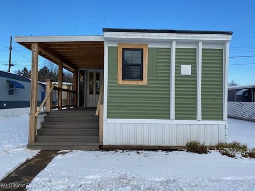 81 Helen St, Barberton, OH, 44203-6651 | Card Image