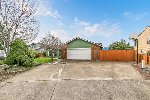 2854 Yvonne Rd, Medford, OR, 97504-8803 | Card Image