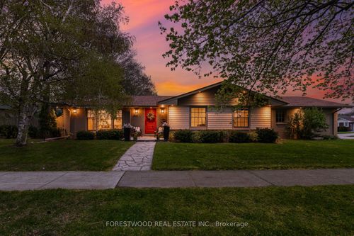 3376 Grassfire Cres, Mississauga, ON, L4Y3K2 | Card Image