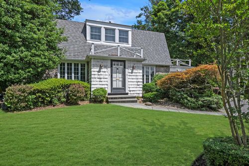 137 Salem Rd, Roslyn Heights, NY, 11577-1518 | Card Image