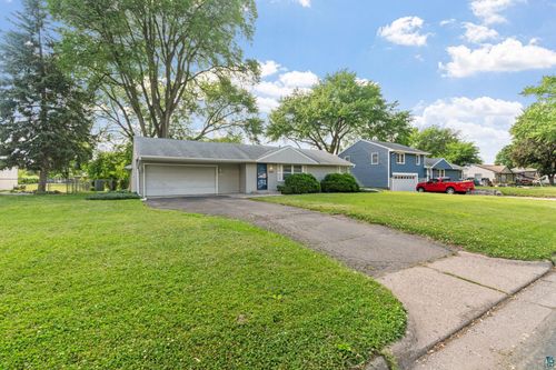 8528 Columbus Ave S, Bloomington, MN, 55420-2460 | Card Image