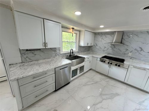 26742 Westmeath St, Farmington Hills, MI, 48334-4759 | Card Image