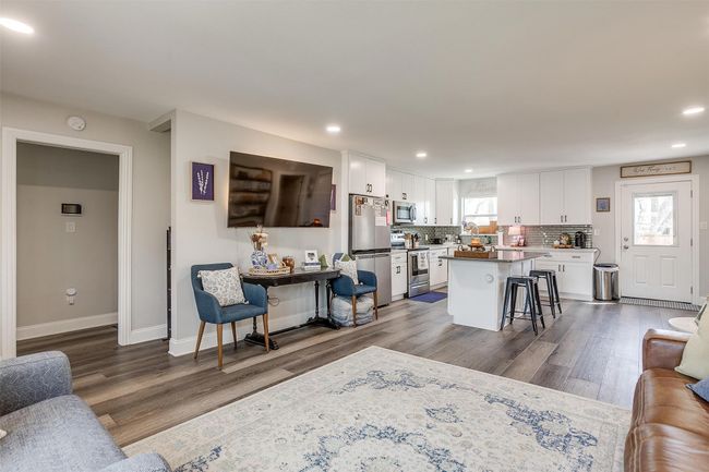 3212 San Marcus Ave, House other with 4 bedrooms, 2 bathrooms and null parking in Dallas TX | Image 6