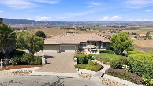 323 Taryn Ct, Hollister, CA, 95023-8902 | Card Image