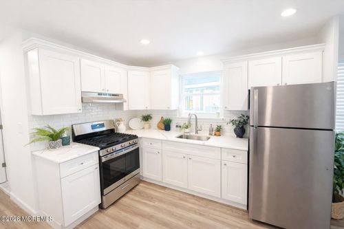 66 Bayshore Mobile Mnr, Hazlet, NJ, 07730-4134 | Card Image