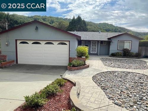 2470 Moore Ct, Pinole, CA, 94564-1047 | Card Image