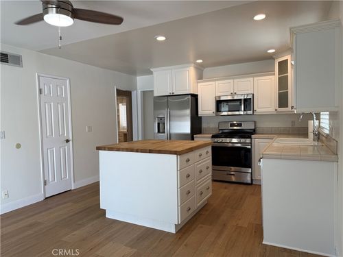 1117 Canterford Cir, Westlake Village, CA, 91361-3322 | Card Image