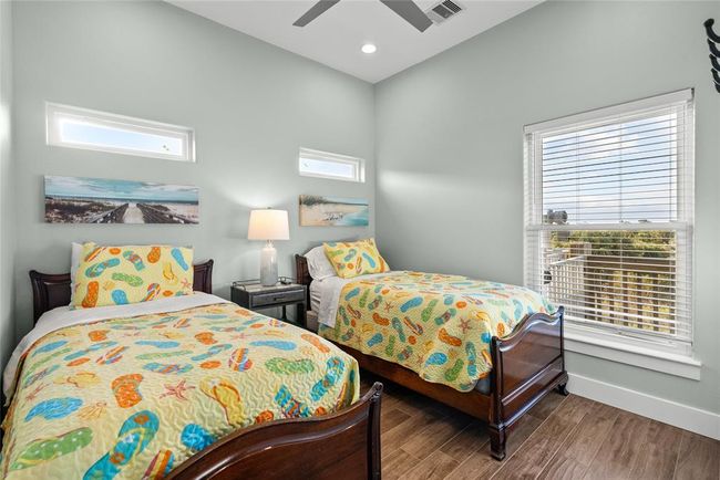 22318 Vista Del Mar, House other with 4 bedrooms, 3 bathrooms and 5 parking in Galveston TX | Image 22