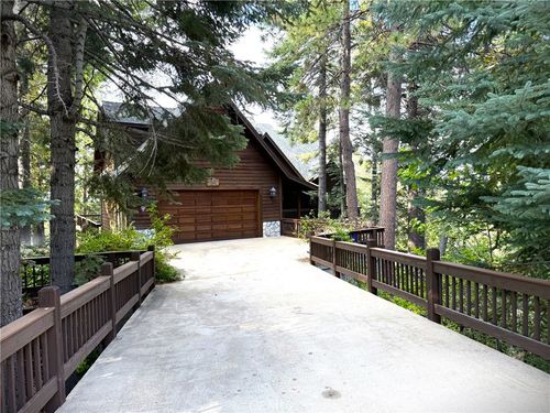 285 Fairway Dr, Lake Arrowhead, CA, 92352-9745 | Card Image