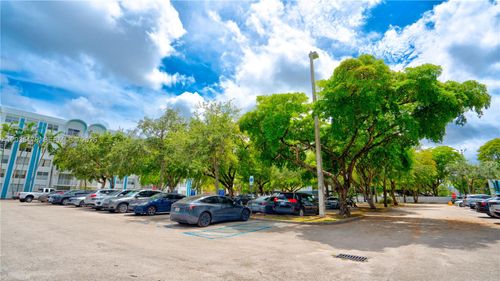 a-605-482 Nw 165th Street Rd, Miami, FL, 33169-6460 | Card Image