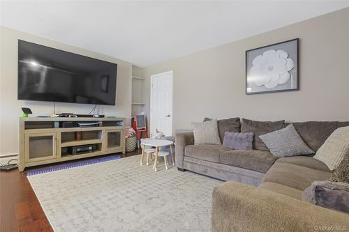 b-64 Parkside Dr, Suffern, NY, 10901-7828 | Card Image