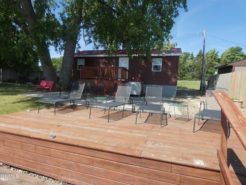 592 W Lakeview Ln, Dawson, ND, 58428-9501 | Card Image