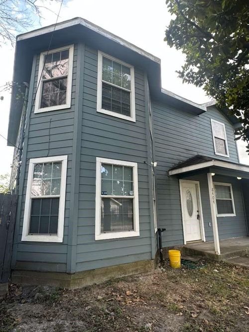 8404 Leander St, Houston, TX, 77012-3741 | Card Image