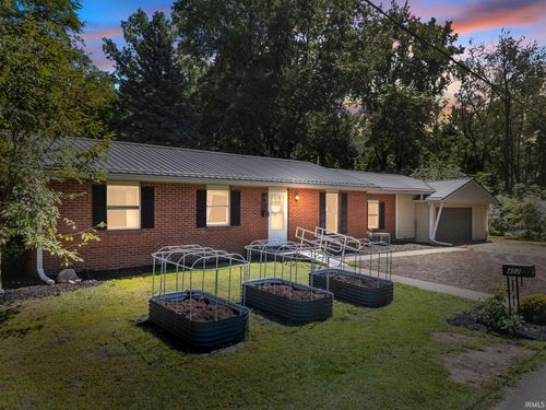 402 Kings Ct, Winona Lake, IN, 46590-1581 | Card Image