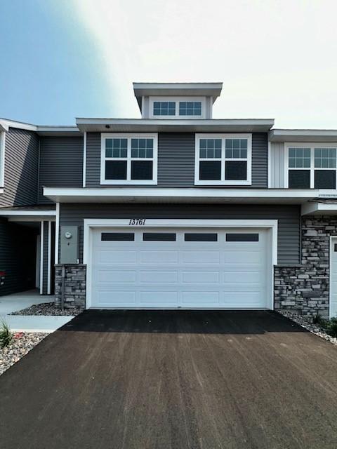 Kaylemore Trl, Rosemount, MN 55068